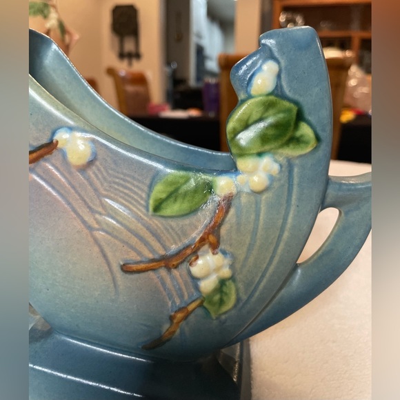 Roseville Pottery Fan Vase Snowberry 1FH-6 - Picture 2 of 5